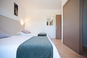 3 habitaciones, tabla de planchar con plancha y wifi gratis 