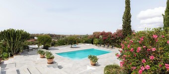 Finca "Almijan Alegria" with Sea & Mountain View, Pool and Wi-Fi