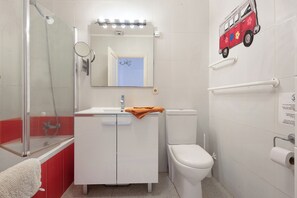 Ducha, secador de pelo, toallas