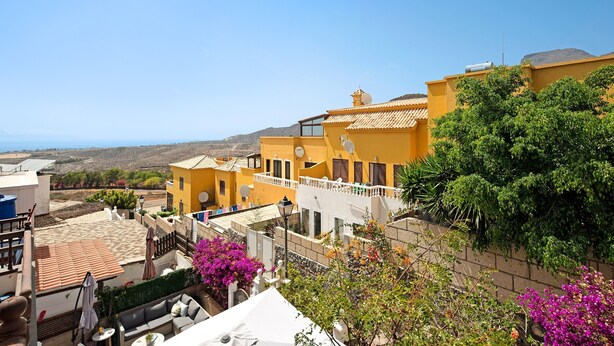 A yellow building with satellite dishes, a rooftop terrace, and a view of the landscape. - Holiday Home Casa Sarita with Shared Pool & Wi-Fi (Arona)