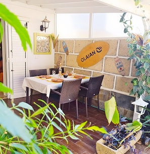 Outdoor dining - Holiday Home Casa Sarita with Shared Pool & Wi-Fi (Arona)