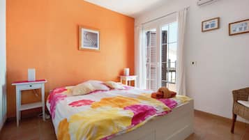 2 bedrooms, iron/ironing board, free WiFi, bed sheets