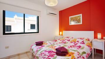 2 bedrooms, iron/ironing board, free WiFi, bed sheets