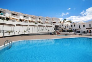 Pool - Casa Dos Ángeles: Mountain Views, Pool, AC, Wi-Fi, Garden & Terrace (Arona)