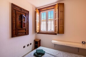 2 chambres, fer et planche à repasser, Wi-Fi gratuit, draps fournis