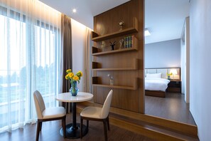 Artrium | 3 camere, una cassaforte in camera, una scrivania, tende oscuranti