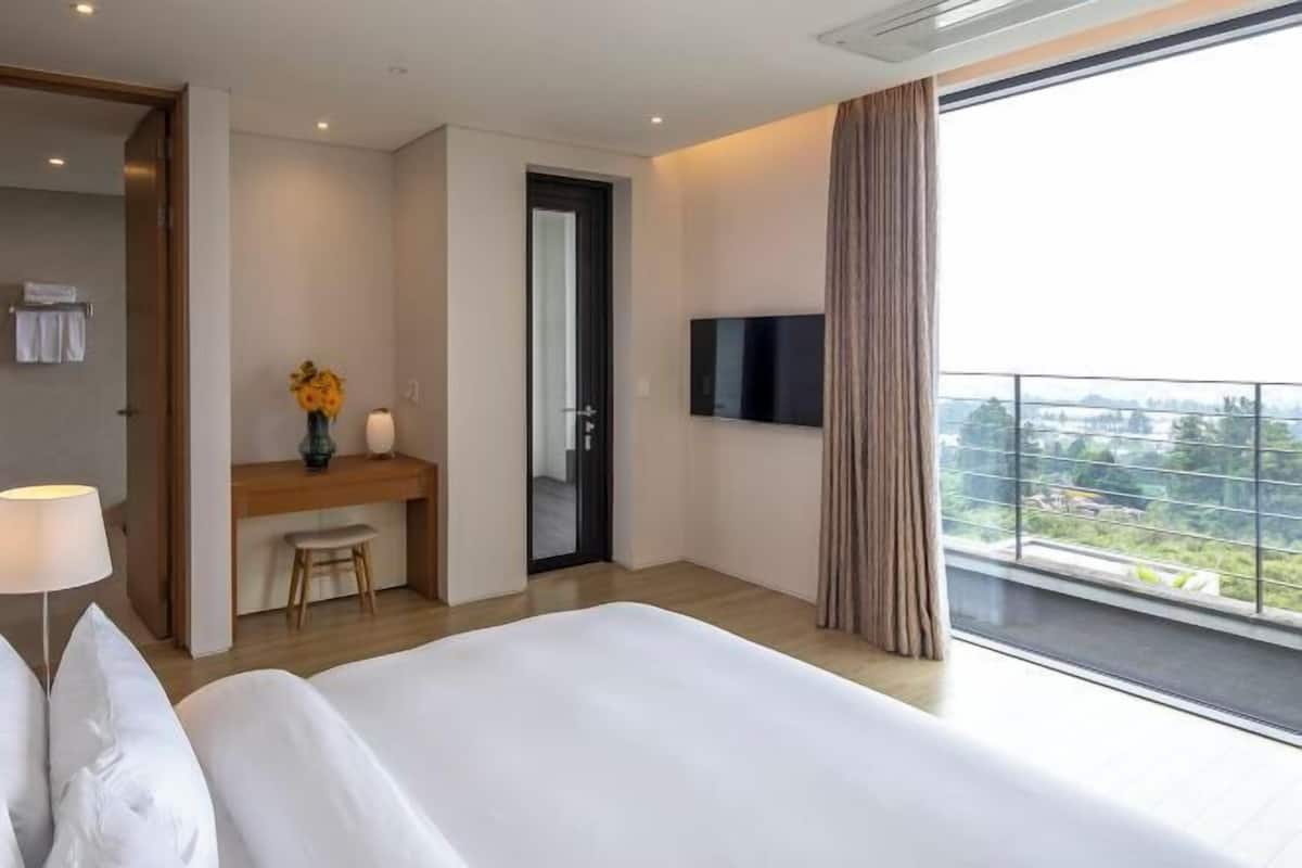 3 habitaciones, caja de seguridad en la habitación y escritorio