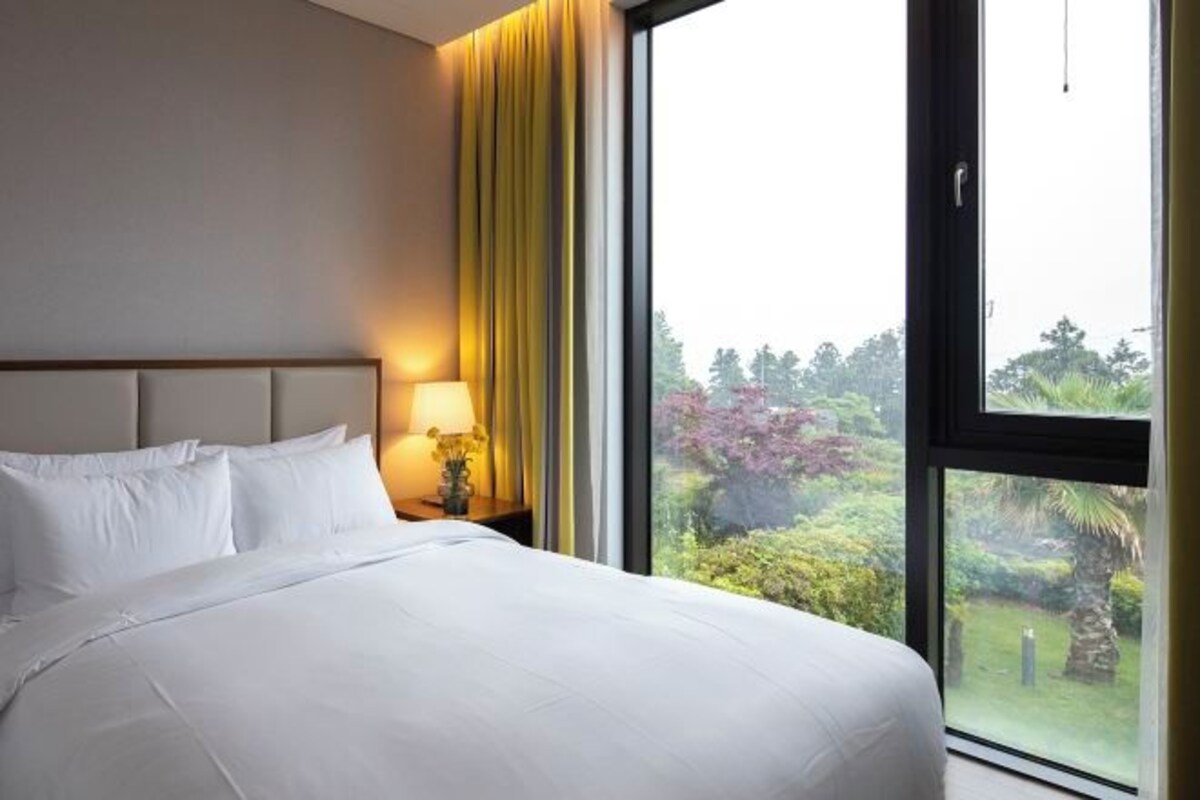 Atrium Room