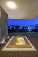 Caja de seguridad en la habitación, escritorio y cortinas blackout 