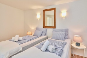 2 slaapkamers, een bureau, reisbedje, wifi