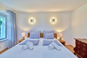 2 slaapkamers, een bureau, reisbedje, wifi