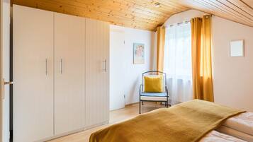 3 makuuhuonetta, vauvan matkasänky, Wi-Fi, vuodevaatteet