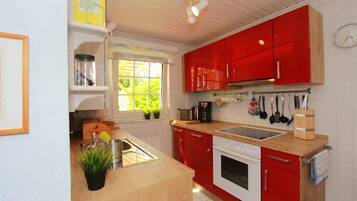 KĂŒhlschrank, Mikrowelle, GeschirrspĂŒler