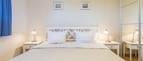 1 soverom, safe på rommet og sengetøy