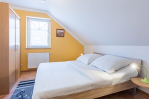 2 bedrooms, WiFi, bed sheets