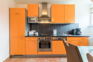 Fridge, microwave, dishwasher, coffee/tea maker