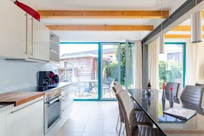 Kjøleskap, mikrobølgeovn, oppvaskmaskin og kaffetrakter/tekoker