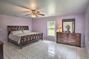 4 Schlafzimmer, Schreibtisch, Bügeleisen/Bügelbrett, Reisekinderbett
