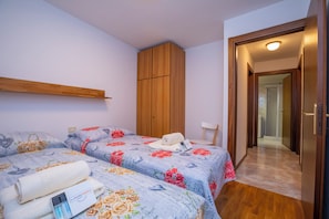 ファミリー アパートメント ベッドルーム (複数) (Cozy Apartment In The Heart Of Riva) | 2 室のベッドルーム、WiFi (無料)、ベッドシーツ