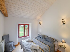 3 bedrooms, iron/ironing board, WiFi