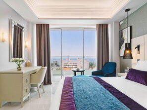 Premium bedding, pillow-top beds, minibar, in-room safe - Amanti, MadeForTwo Hotels – Ayia Napa (Ayia Napa)