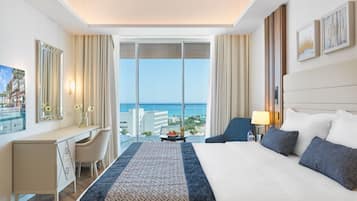 Junior-Suite, Poolblick | 1 Schlafzimmer, hochwertige Bettwaren, Pillowtop-Betten, Minibar