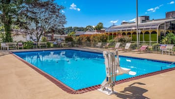 Piscine extérieure (ouverte en saison)