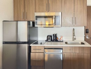 Desk, iron/ironing board, rollaway beds, free WiFi - MainStay Suites Oak Brook Terrace-Chicago (Villa Park)