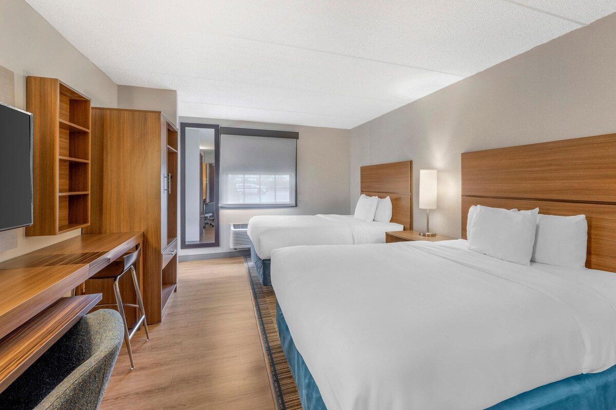 2 Queen Beds, Efficiency, Suite, Nonsmoking