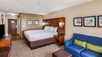 Premium bedding, desk, iron/ironing board, free WiFi