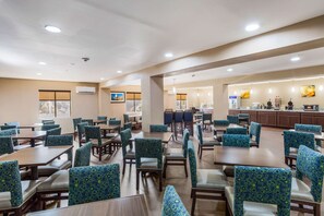 Free daily continental breakfast  - Comfort Inn Charleston South (Charleston)
