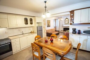 Fridge, oven, coffee/tea maker, electric kettle