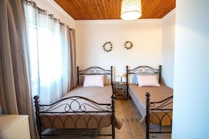 2 bedrooms, iron/ironing board, free WiFi, bed sheets