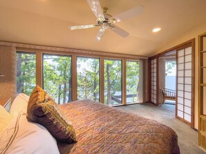 4 bedrooms, iron/ironing board, travel crib, free WiFi