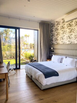 Free minibar items, in-room safe, individually decorated - Ludus Magnus (Franschhoek)