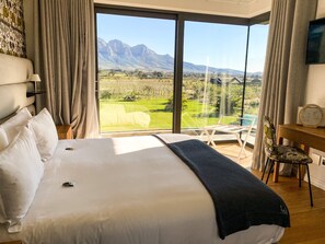 Artículos del minibar gratis y caja de seguridad en la habitación 