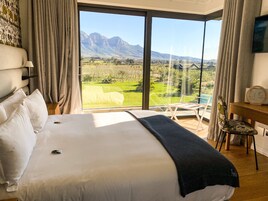 Comfort Room, 1 King Bed, Balcony, Mountain View (2) | Free minibar items, in-room safe, individually decorated