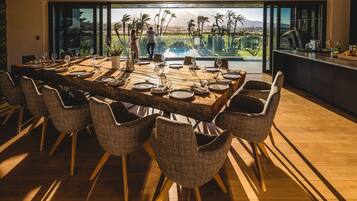 Comfort-huone, 1 suuri parisänky, patio, vuoristonäköala (4) | Minibaari (osa tuotteista ilmaisia), tallelokero huoneessa