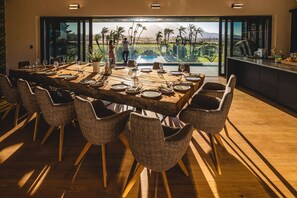 Artículos del minibar gratis y caja de seguridad en la habitación 