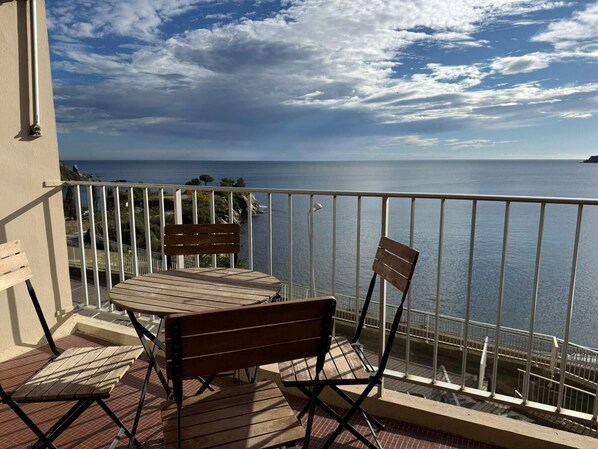 Outdoor dining - BANYULS-SUR-MER: T3 Apartment with Air Conditioning, Near Beach (Banyuls-sur-Mer)