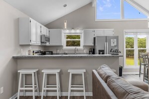 Geladeira, micro-ondas, fogão, cooktop