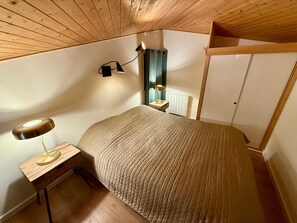 2 bedrooms, iron/ironing board