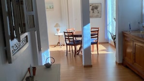 Interior - La Forlane (Cassis)