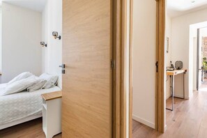 3 chambres, chambres insonorisées, fer et planche à repasser