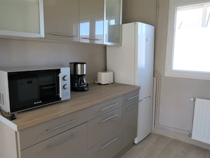 Fridge, microwave, dishwasher, freezer - Renovated House with Enclosed Garden, WIFI, and Parking in Perros-Guirec (Perros-Guirec)