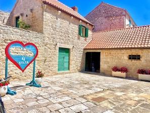 Exterior - Premium 2BR Sea-View Apartment with Huge 48m² Private Terrace – Rogač (Grohote)