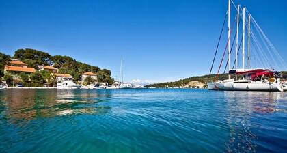 Quiet getaway on a beautiful Island near the historic Roman city of Split.