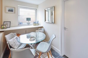 House | In-room dining - Ocean Wave (Scarborough)