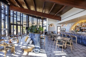 Poolside bar - Barceló Tenerife Royal Level (San Miguel de Abona)