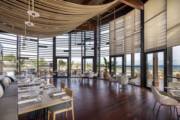 4 restaurants, breakfast, lunch, dinner served; Mediterranean cuisine - Barceló Tenerife Royal Level (San Miguel de Abona)